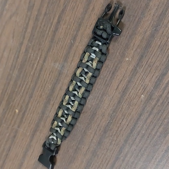 Paracord handmade bracelet. - Picture 3 of 8